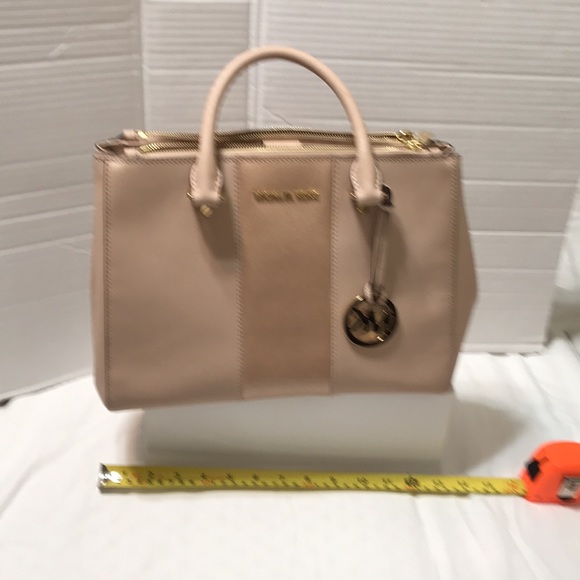 Michael Kors saffiano leather satchel with multiple compartments and zipper - Picture 7 of 11